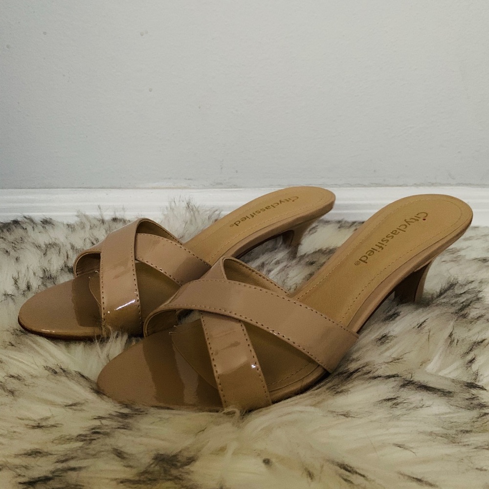 City classified tan heels